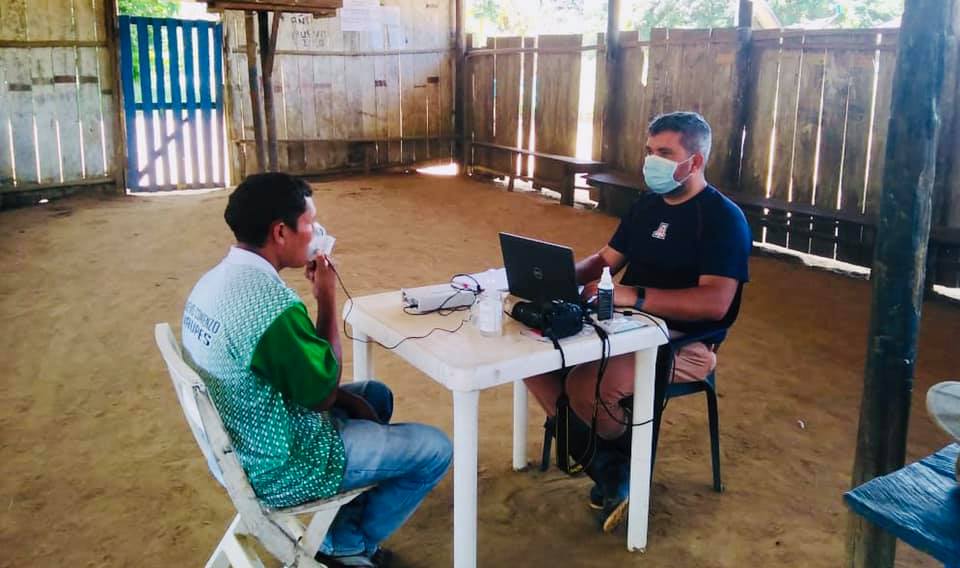 Wilson de Lima Silva and a Desano language consultant in the Timbó Community (Colombia). 